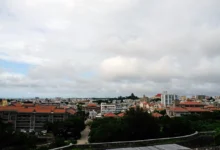 Město.