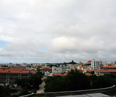 Město.