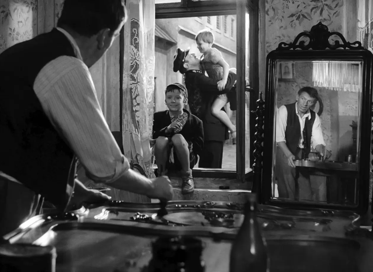 Detaily prvního československého filmu, který získal Oscara jsou mnoha lidem cizí. Zdroj: Profimedia | TVGURU.cz Československý film - černobílá fotografie.