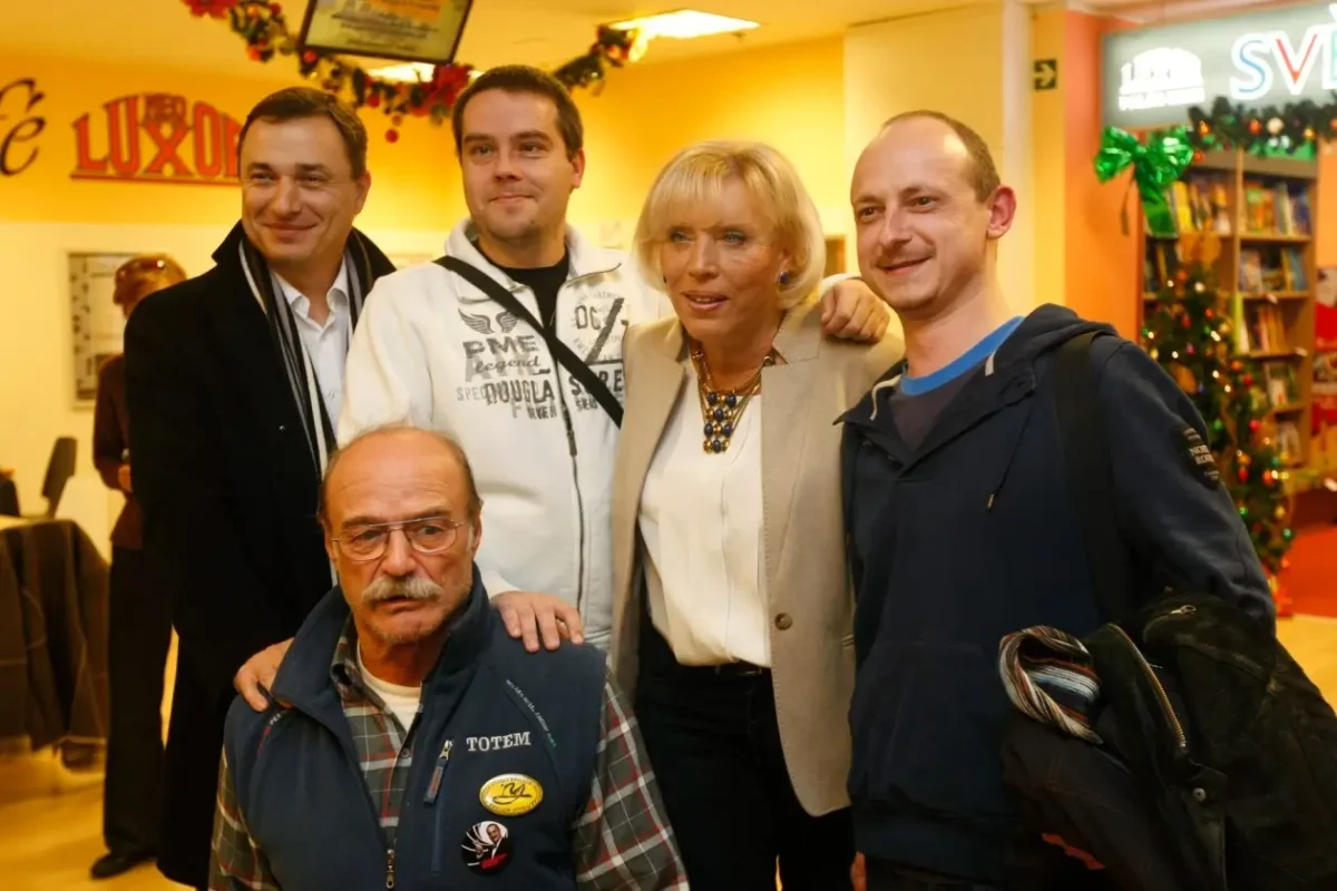 Herci z filmu S tebou mě baví svět.