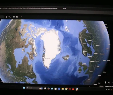 google earth pohled na počítači na zeměkouli