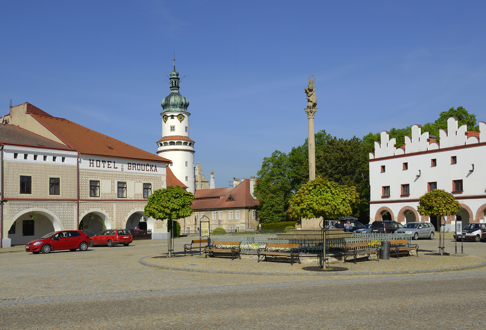  Nové Město nad Metují - náměstí za jasného dne