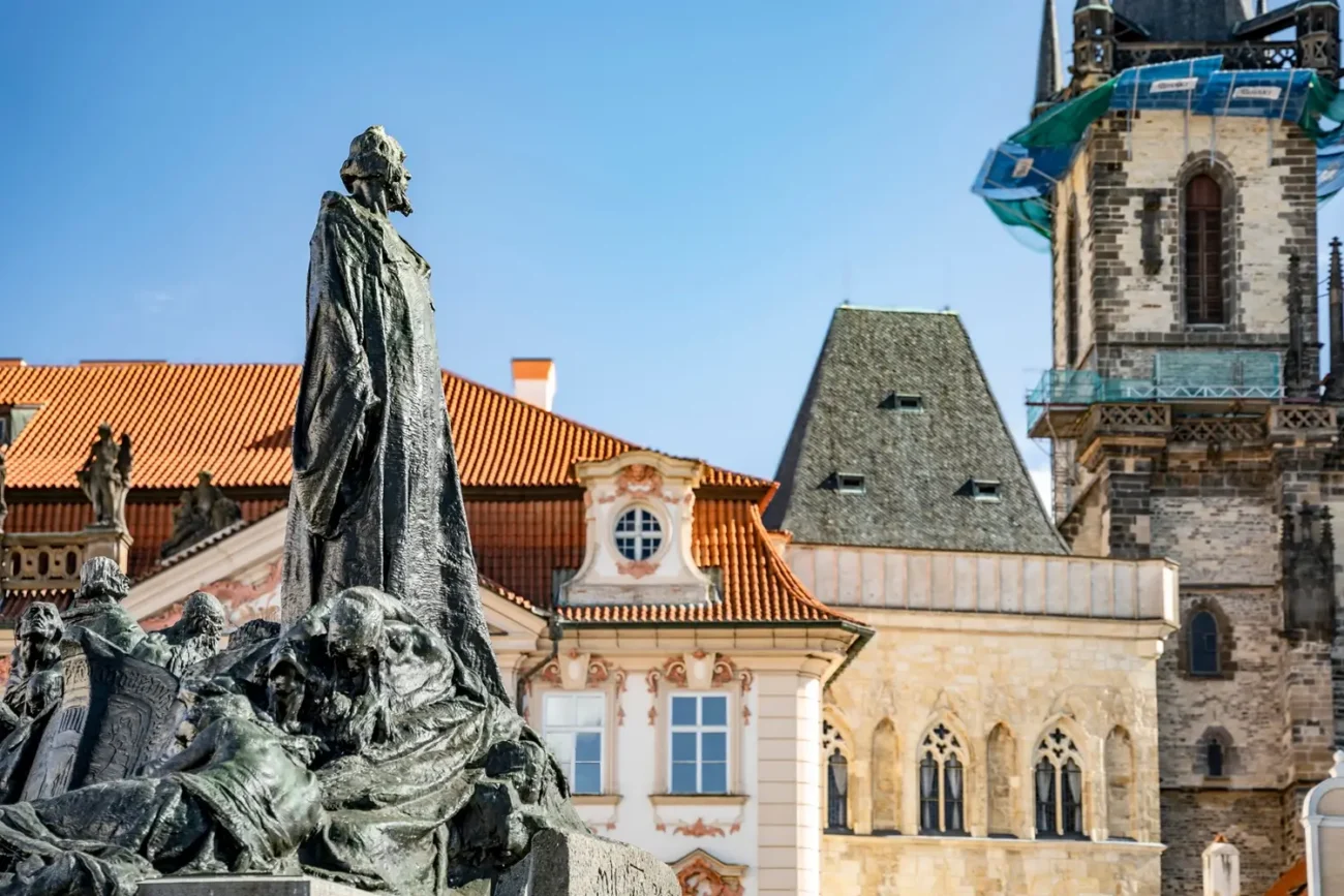 Mistru Janu Husovi vděčíme za odstranění spřežek Shutterstock | TVGURU.cz mistr Jan Hus