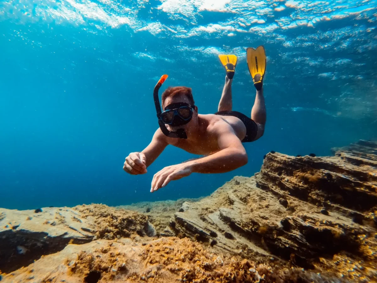 Šnorchlování v moři.