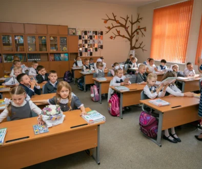 děti v lavicích