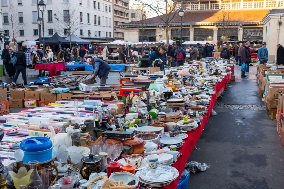 tržiště se starožitnými věcmi
