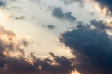 obloha a mraky, když se stmívá