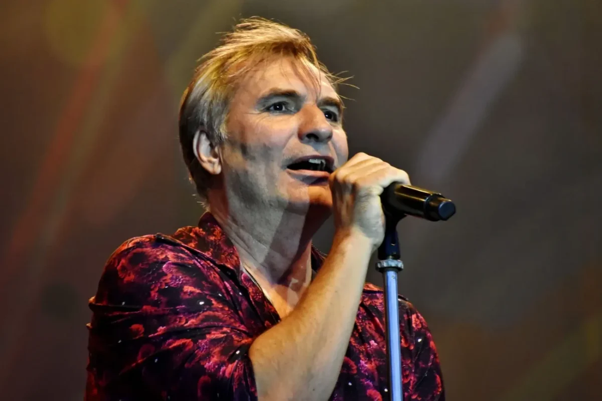 Zpěvák a herec Jiří Macháček vystoupil 31.července 2025 se skupinou MIG 21 na náměstí T.G.Masaryka v Prostějově v rámci akce Prostějovské léto 2025.