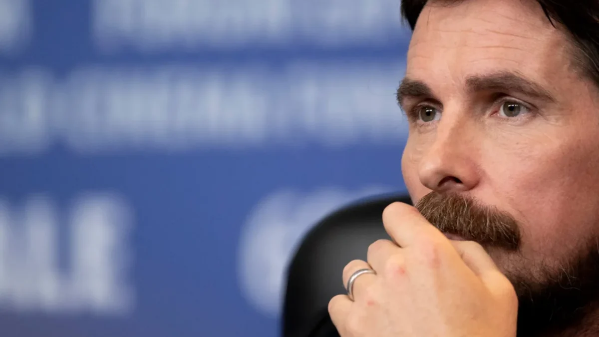 herec Christian Bale na fotografii záběr na obličej