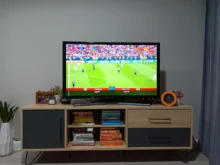 televize v obývacím pokoji