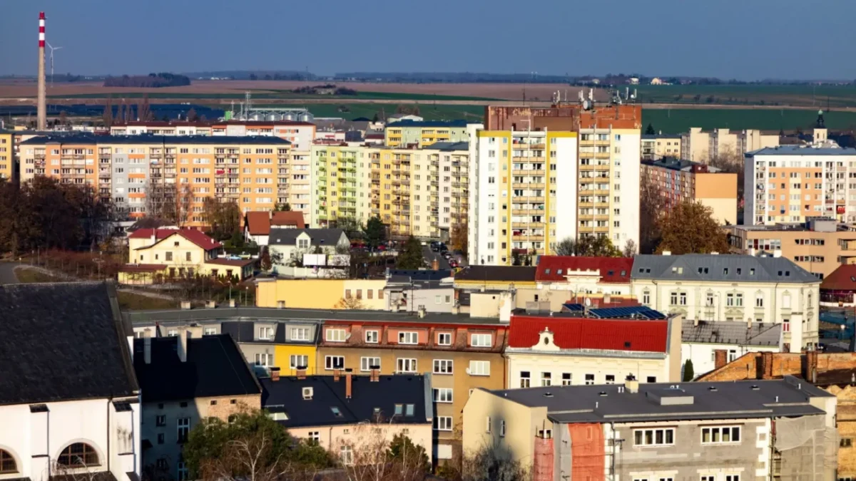 výhled na činžáky ve městě