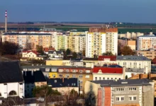 výhled na činžáky ve městě