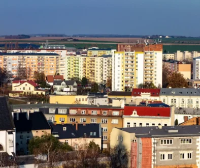 výhled na činžáky ve městě