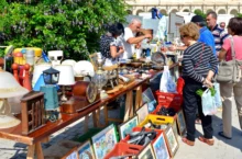 Lidé obchodující na burze.