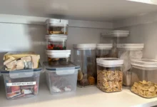 plastové dózy s potravinami