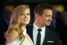 Amy Adams a Jeremy Renner na premiéře.