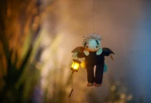 Broučci Jiřího Trnky s lucerničkou (záběr z výstavy v Domě loutek, Plzeň)