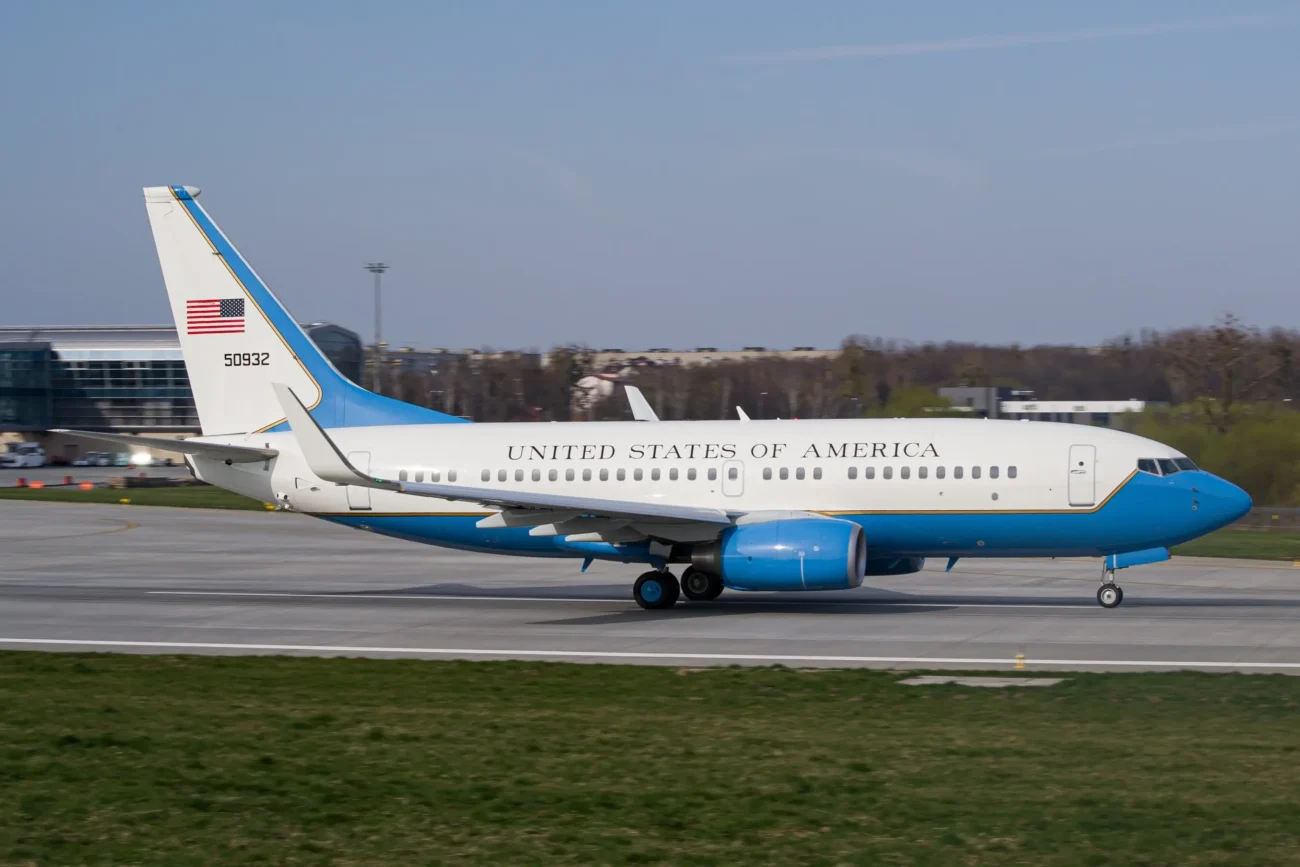 shutterstock_2389244469 1 | TVGURU.cz Air Force One.