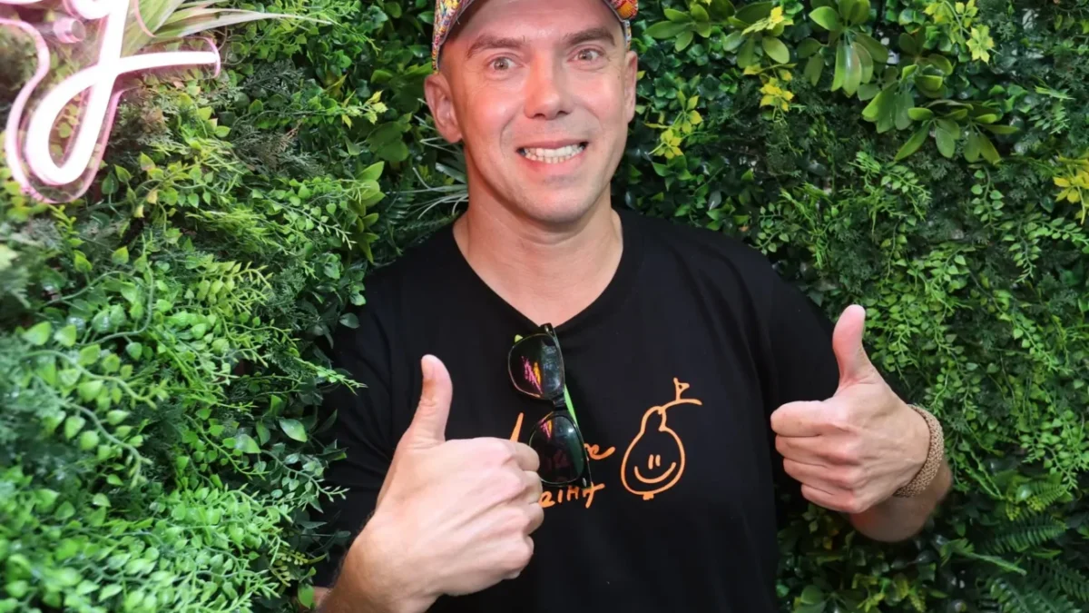 Setkání s influencery a dalšími známými osobnostmi proběhlo 14. 8. 2024 v bistru Waf-Waf na pražské Letné.