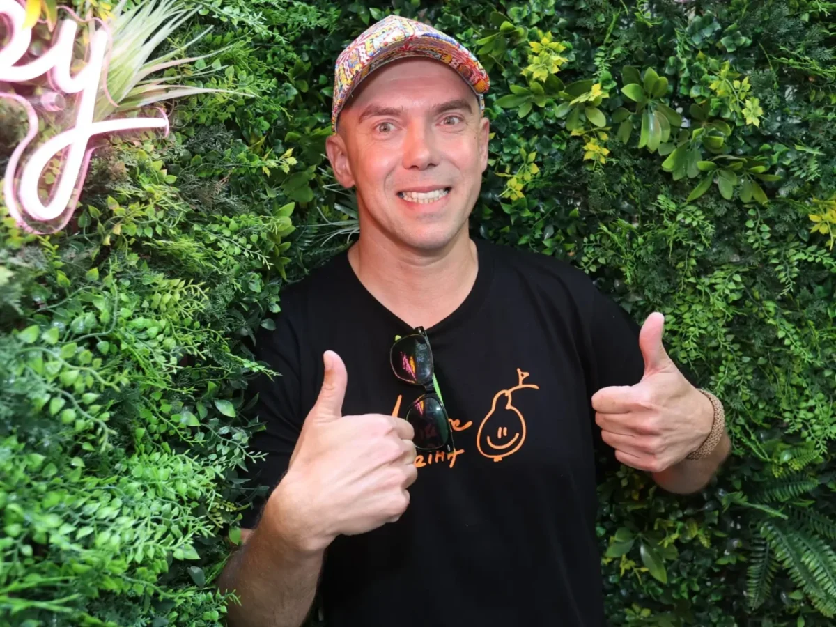 Setkání s influencery a dalšími známými osobnostmi proběhlo 14. 8. 2024 v bistru Waf-Waf na pražské Letné.