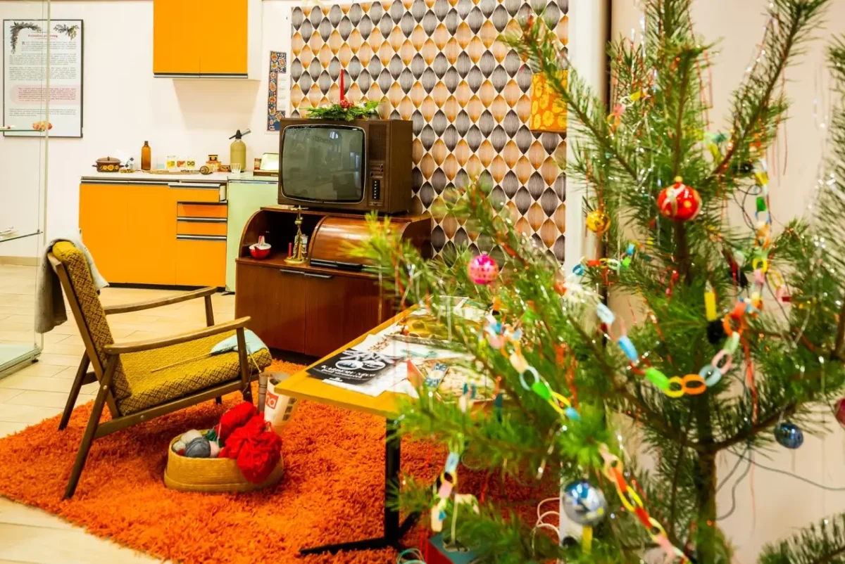 Retro pokoj o Vánocích.
