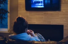 Sledování TV.