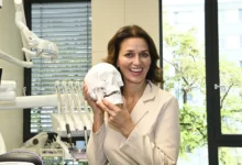 Adéla Gondíková v září 2025 na otevření nové kliniky v Praze