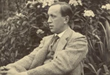 Sedící Karel Čapek