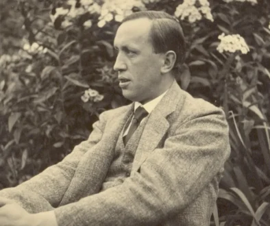 Sedící Karel Čapek