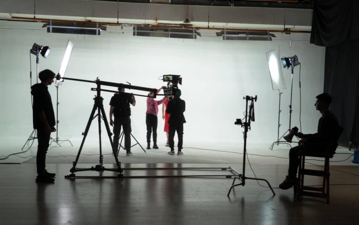 štáb při natáčení