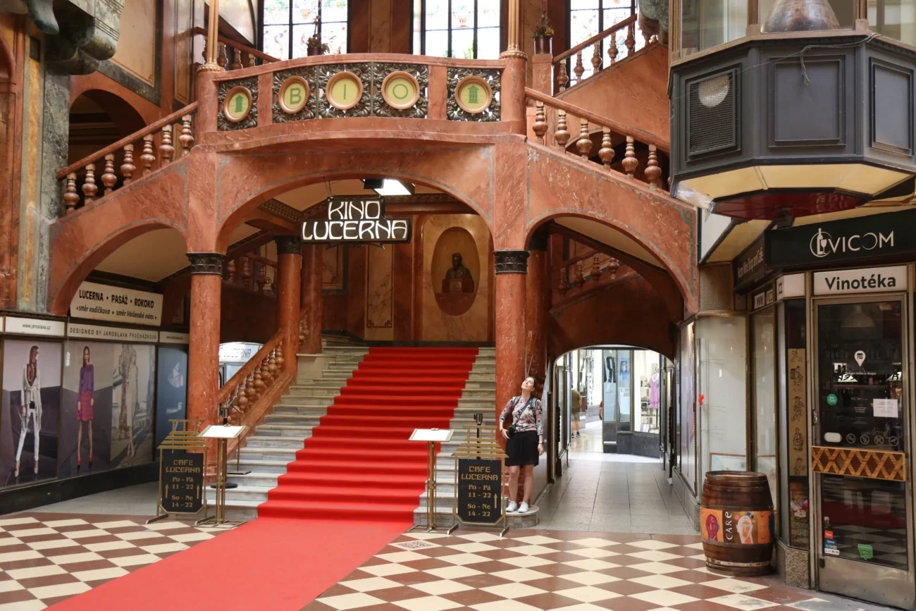 shutterstock_2491285413 1 | TVGURU.cz Kino Lucerna v Praze.