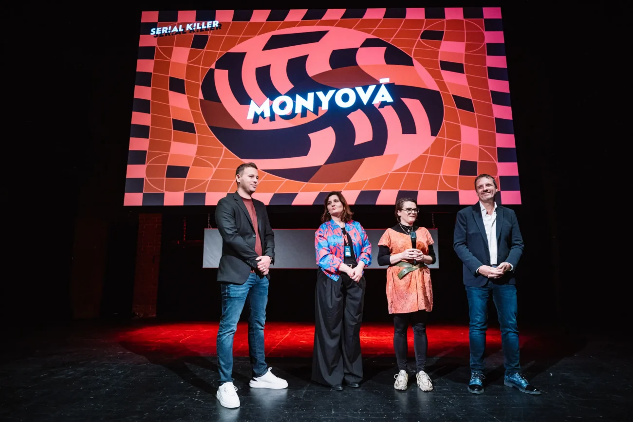 Dominik Mony, Zuzana Kirchnerová, Klára Follová a Michal Reitler stojící vedle sebe.