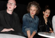 Tereza Hofová, Sára Sandeva, Štěpán Kozub v divadle