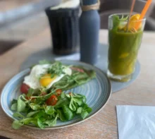 vegetariánské jídlo na talíři