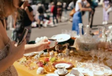 starožitný trh s porcelánem