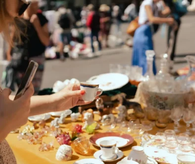 starožitný trh s porcelánem