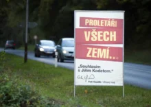 reklamní tabule u silnice