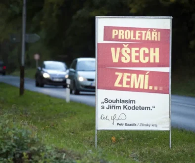 reklamní tabule u silnice