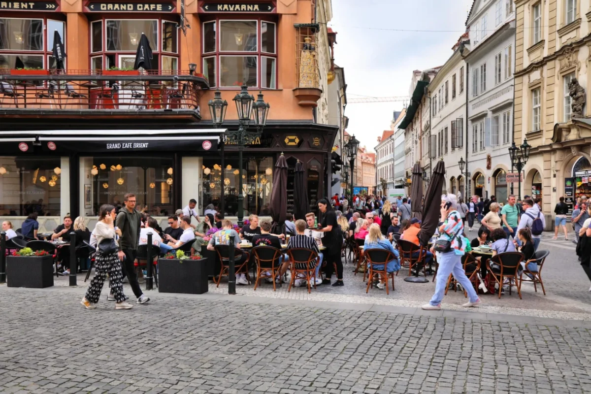 posezení na náměstí