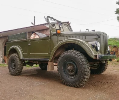 GAZ 69 armádní auto.