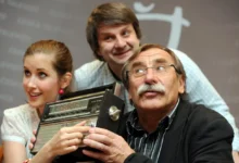 Herci a režisér seriálu Vyprávěj.