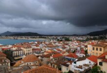 zatažená obloha nad městem