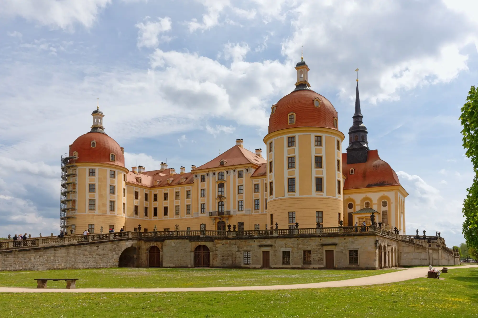 Shutterstock_2606082347 | TVGURU.cz zámek moritzburg