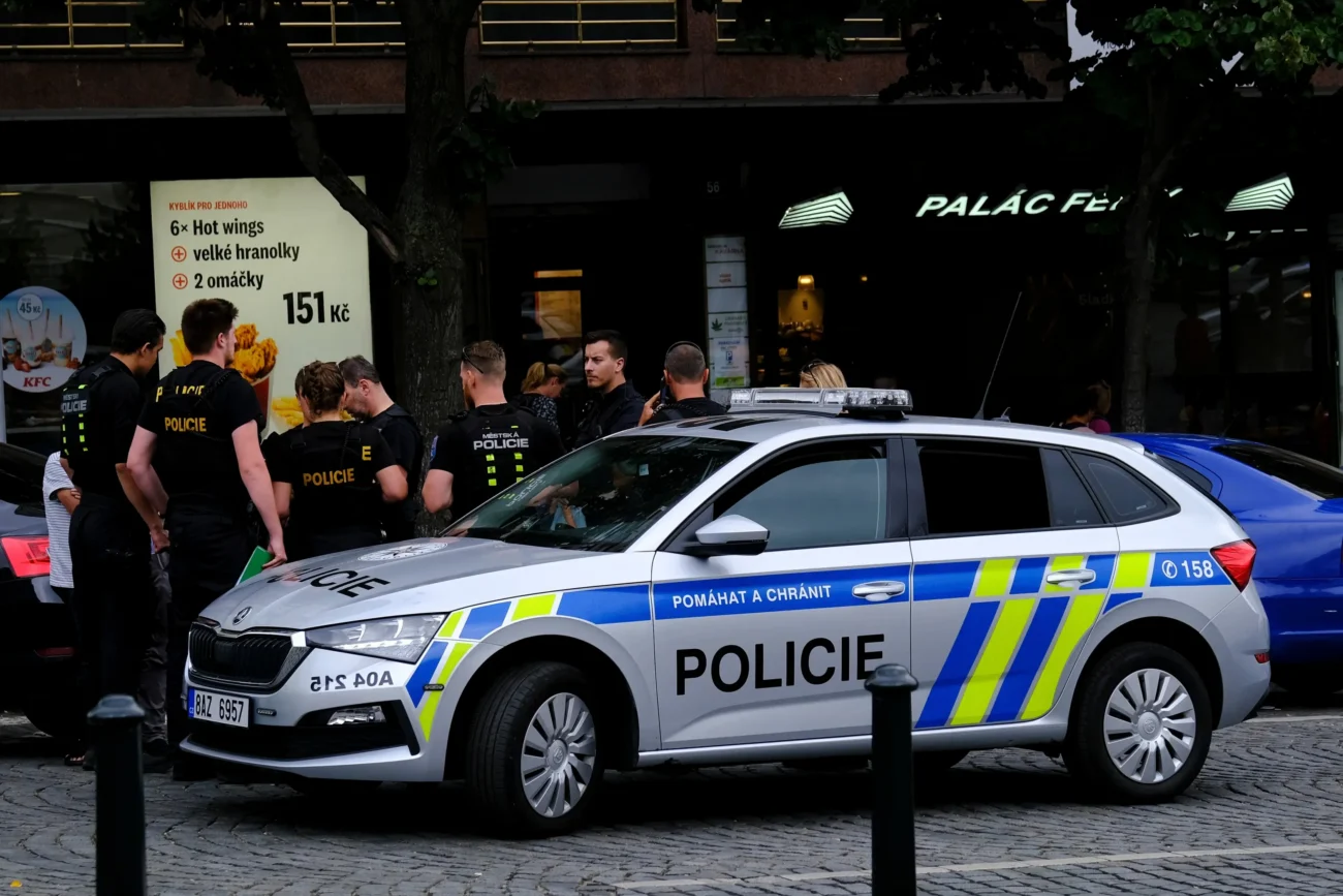 České policejní auto.