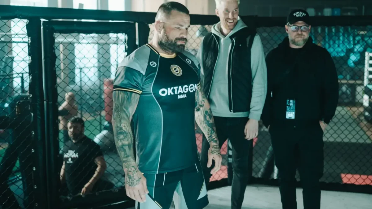 Bojovník_Karlos Vémola s režiséry Vojtěchem Fričem a Tomášem Dianiškou_zdroj Bontonfilm