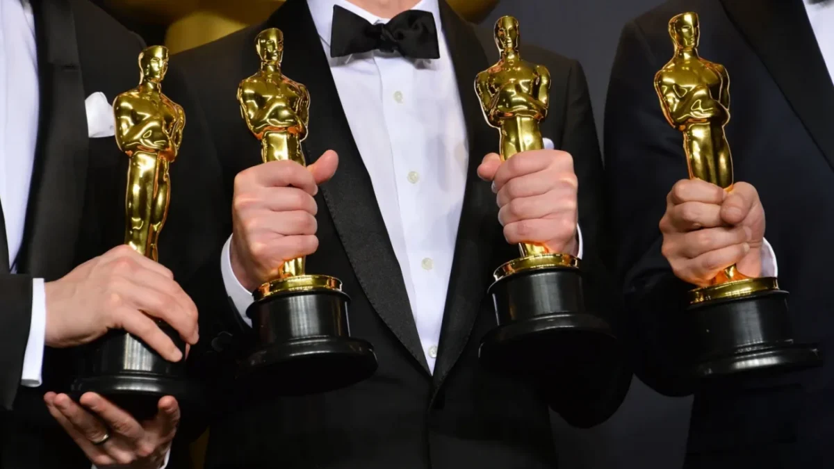 herci co drží sošku Oscarů