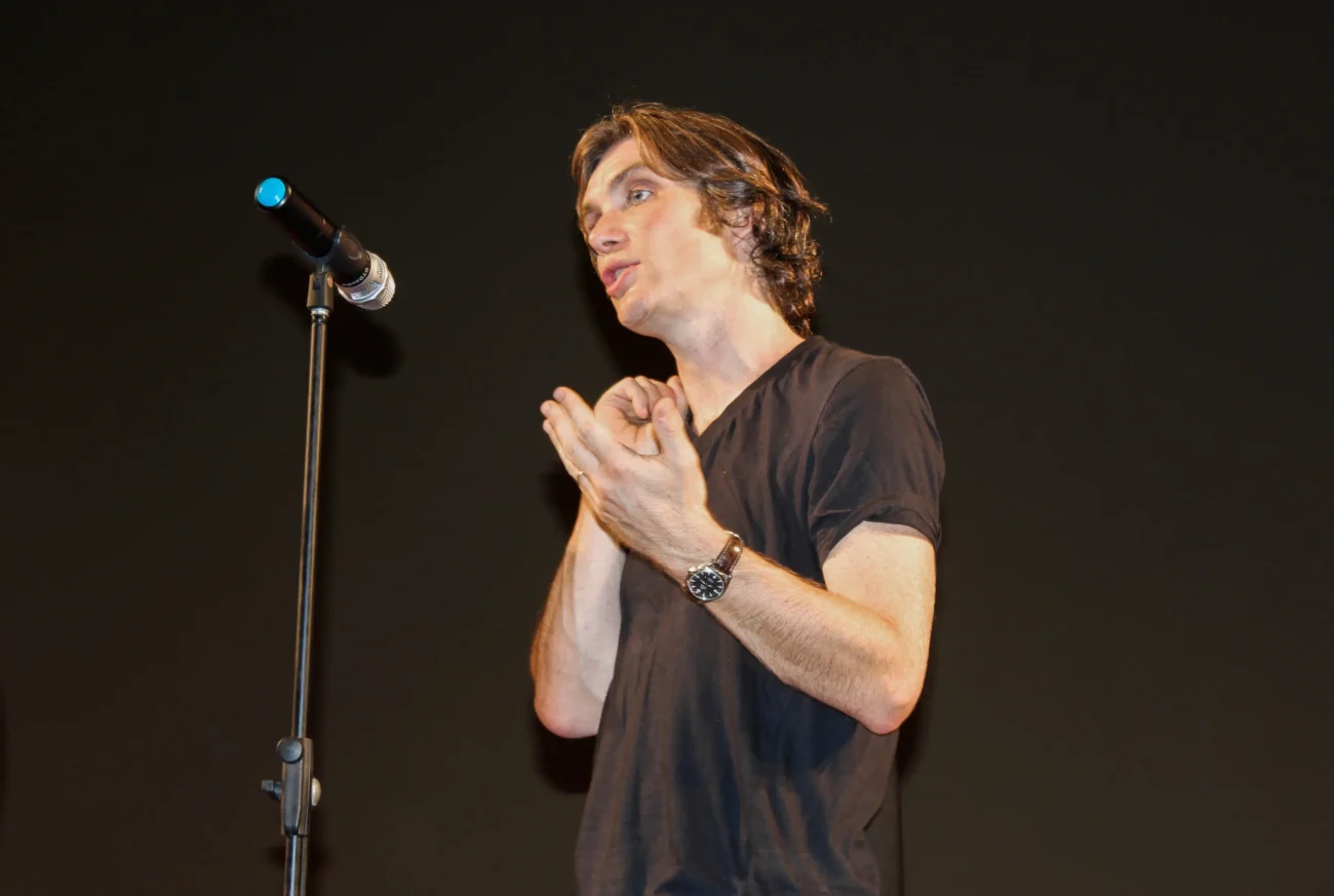 shutterstock_1389556013-2 | TVGURU.cz U mikrofonu stojí Cillian Murphy