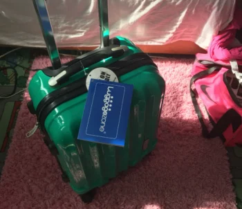 kufr na podlaze bytu