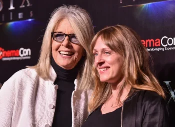 Diane Keaton na červeném koberci s kolegyní