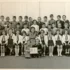 Černobílé foto třídy základní školy v pionýrském úboru (80. léta)